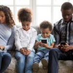The Role of Privacy in Media Figures’ Relationships – Balancing Fame with Keeping Family Pictures Private